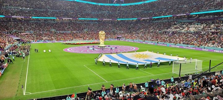 老虎机 · 场馆夜景